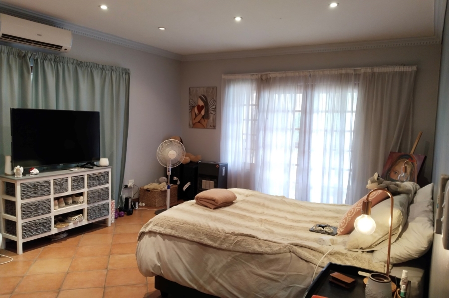 5 Bedroom Property for Sale in Meerhof North West